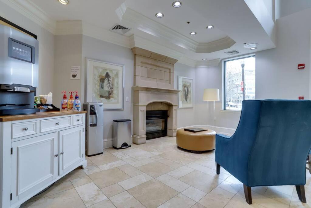 Fantastic 1 Bedroom Condo At Ballston With Gym 알링턴 외부 사진