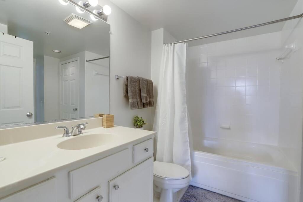 Fantastic 1 Bedroom Condo At Ballston With Gym 알링턴 외부 사진