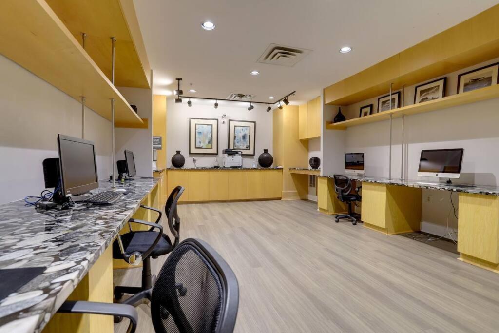 Fantastic 1 Bedroom Condo At Ballston With Gym 알링턴 외부 사진
